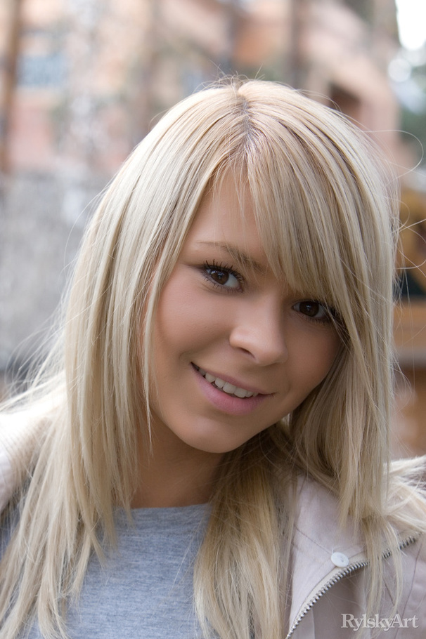 Attractive blonde strips to model spicy tit - XXX Dessert - Picture 2