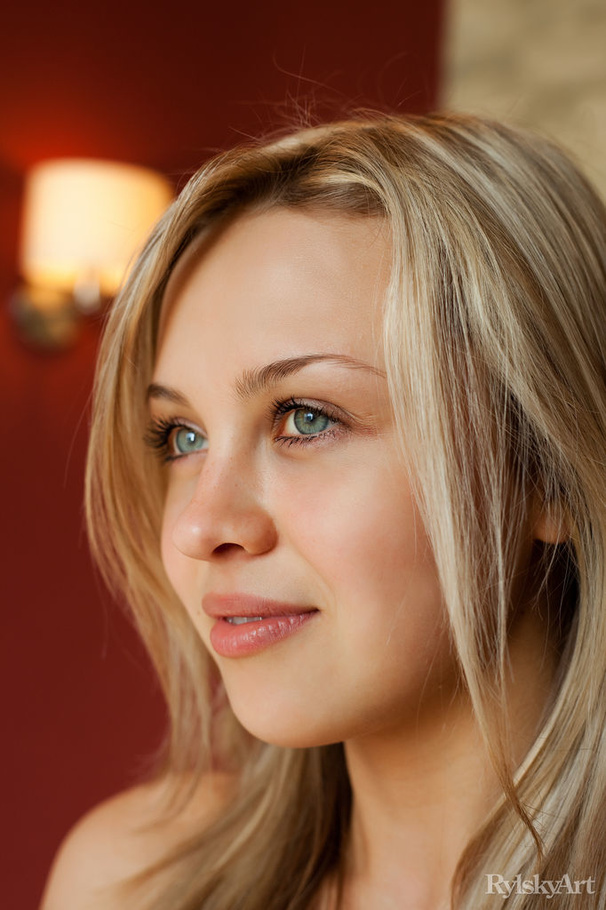 Succulent pretty blonde eats chocolate and  - XXX Dessert - Picture 1