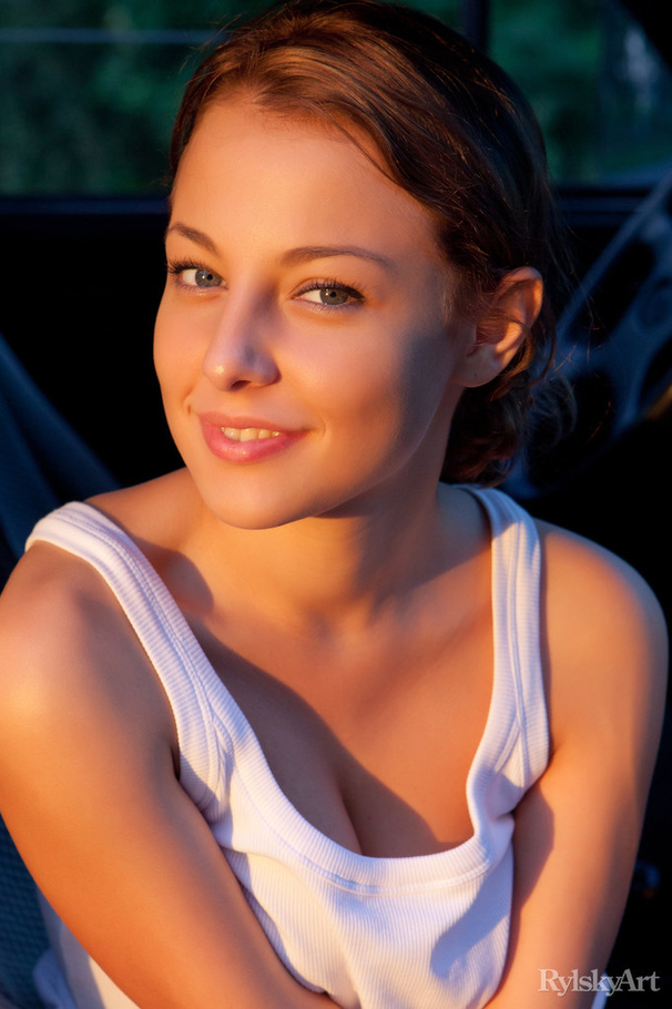 Beautiful cherry tall brunette in white top - XXX Dessert - Picture 7
