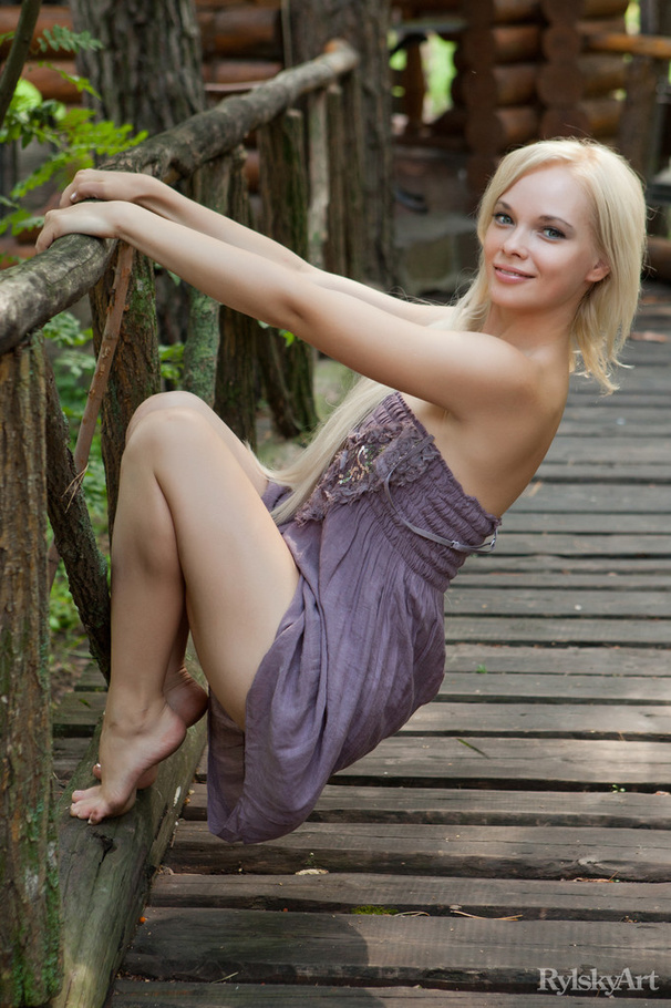 Tempting blonde in hot dress reveals sexy s - XXX Dessert - Picture 10