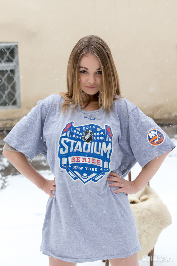 Petite blondie in big T-shirt strips to sho - XXX Dessert - Picture 2