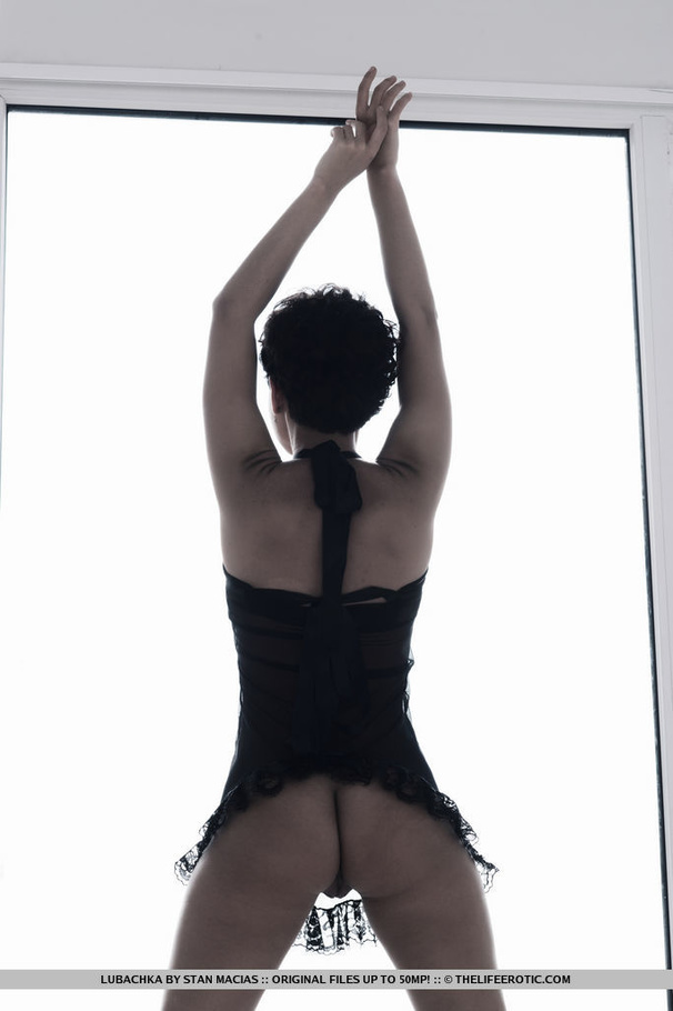 Beautiful black hair angel in black shows s - XXX Dessert - Picture 8
