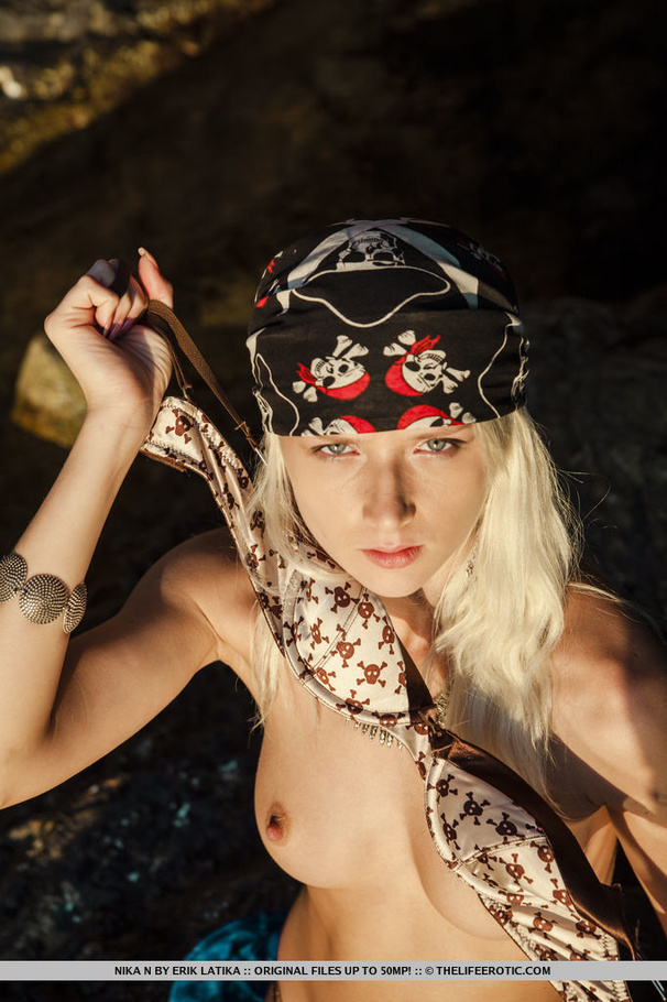 Cute blonde in sexy lingerie seduces with s - XXX Dessert - Picture 5