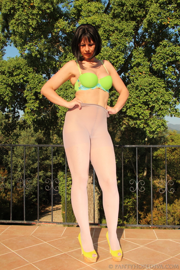 Green bra and panty set peeled off brunette - XXX Dessert - Picture 8