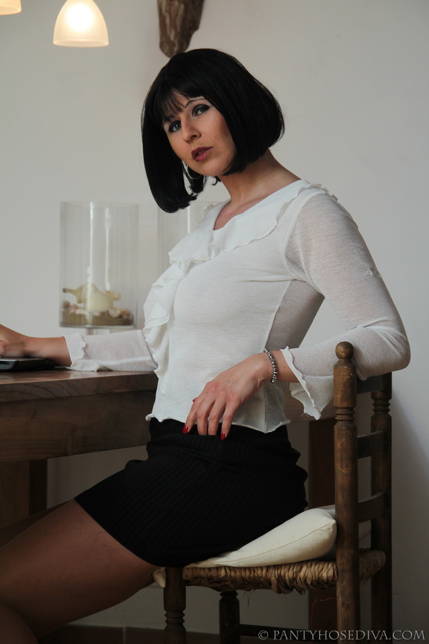 Professional slut puts computer work away t - XXX Dessert - Picture 3
