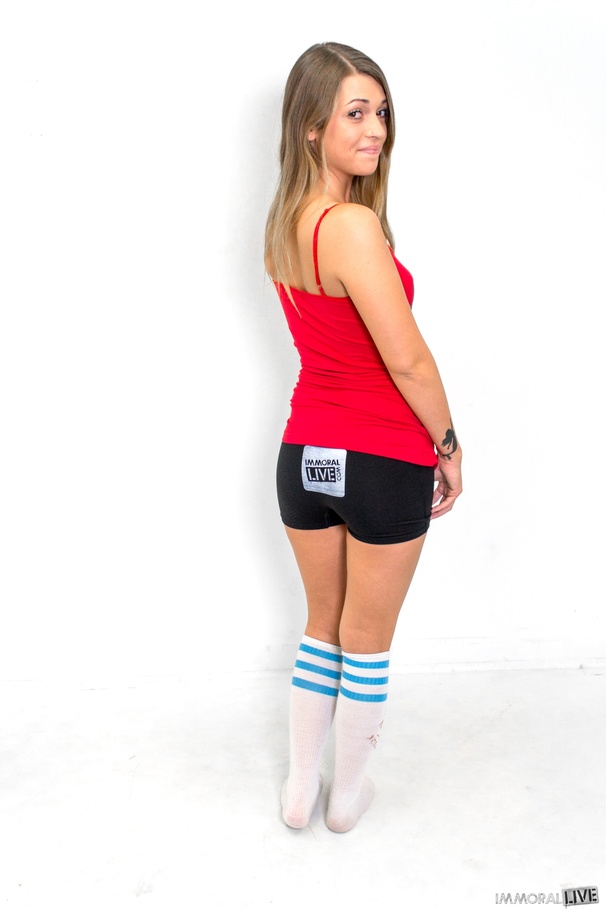 Likable lass in workout clothing sheds her  - XXX Dessert - Picture 3