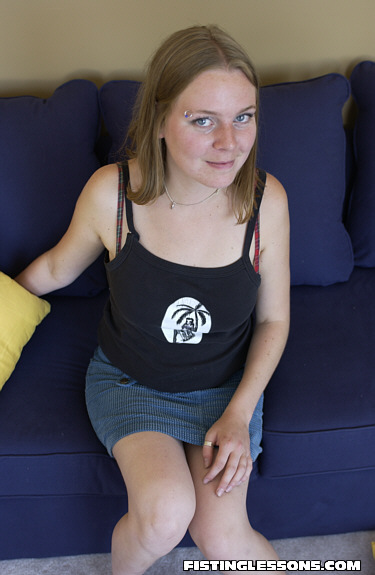 Mischievous minx poses provocatively on a rooftop then takes it inside to finger her ass. - XXXonXXX - Pic 8