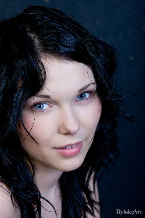 Gorgeous young babe displays her skinny bod - XXX Dessert - Picture 15