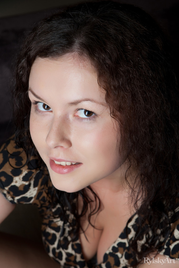 Curly brunette lets you peek at her indulgi - XXX Dessert - Picture 2