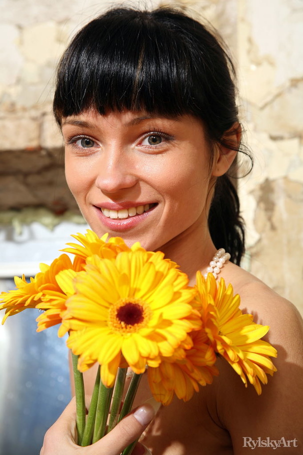 Gorgeous babe takes off her black coat and  - XXX Dessert - Picture 14