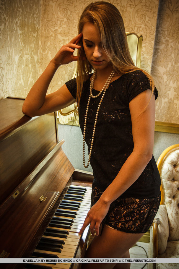 Lovely teen blonde shows her luscious small - XXX Dessert - Picture 1