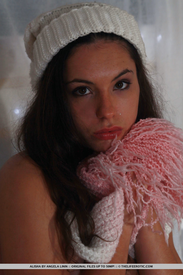 Sexy babe pose her perfectly seductive body - XXX Dessert - Picture 14