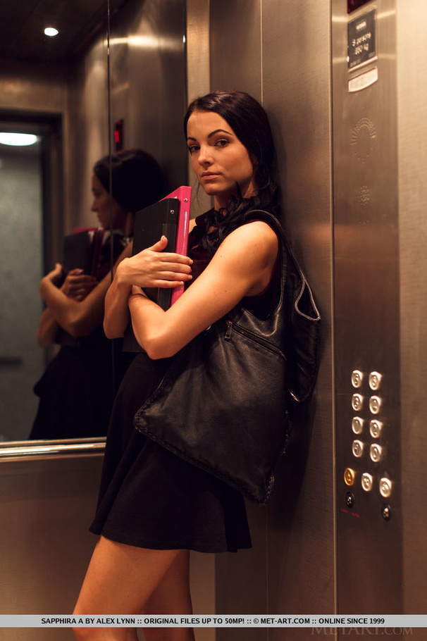 Professional babe leaves the office to come - XXX Dessert - Picture 4