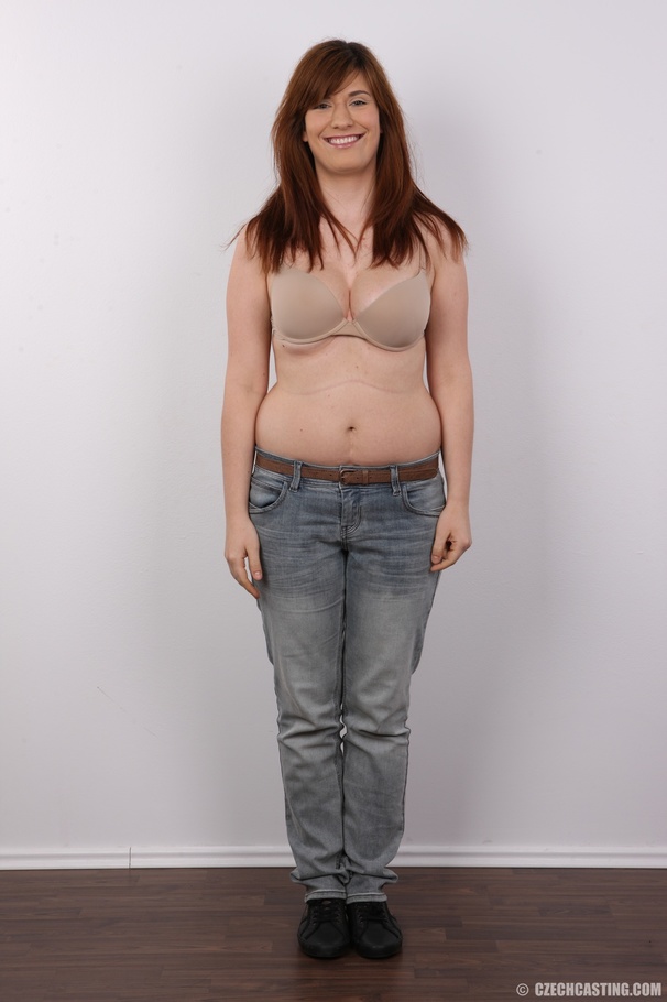 Hot redhead posing her hot body while strip - XXX Dessert - Picture 4