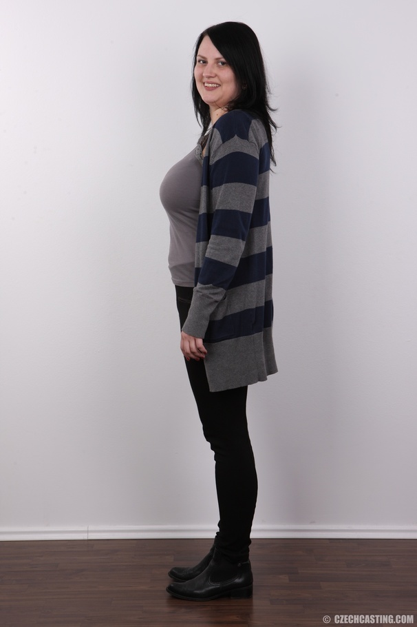 Beautiful fat babe wearing black and gray c - XXX Dessert - Picture 3