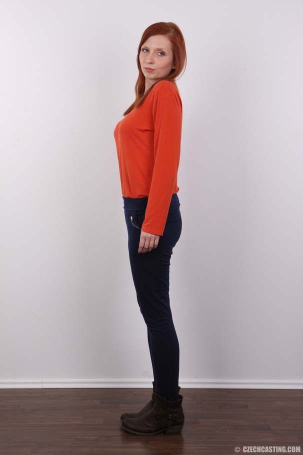 Redhead hottie standing straight while remo - XXX Dessert - Picture 3