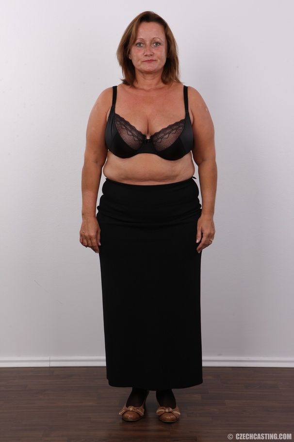 Old hottie with red hair takes off her brow - XXX Dessert - Picture 4