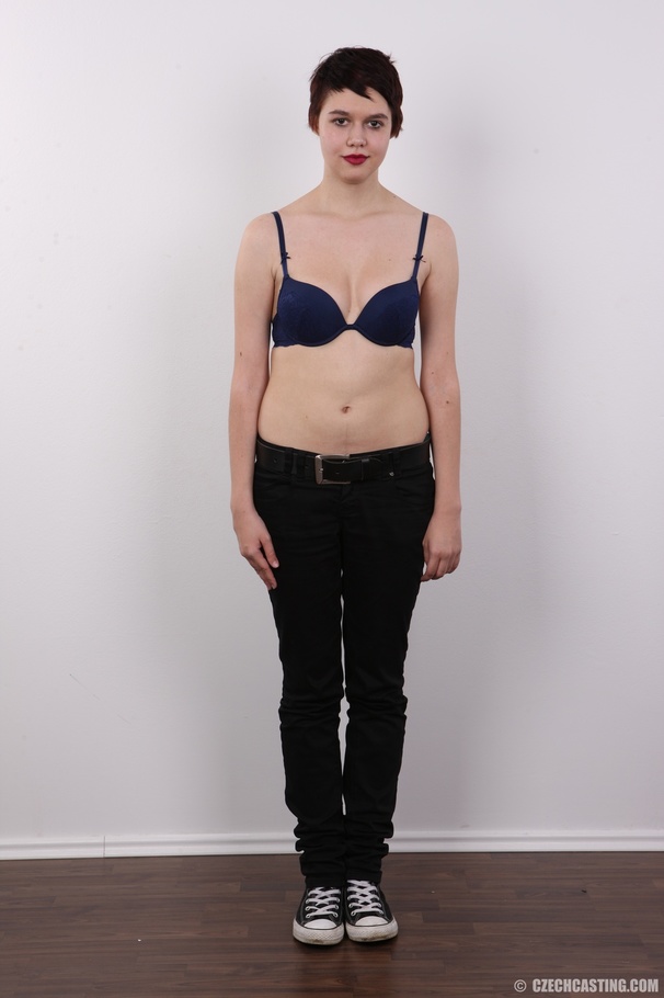 Short haired brunette wearing green blouse, - XXX Dessert - Picture 4