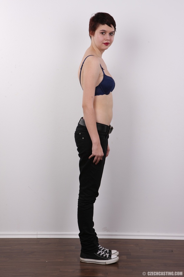 Short haired brunette wearing green blouse, - XXX Dessert - Picture 5