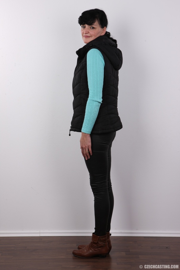 Mature chick slowly peels off her turquoise - XXX Dessert - Picture 3