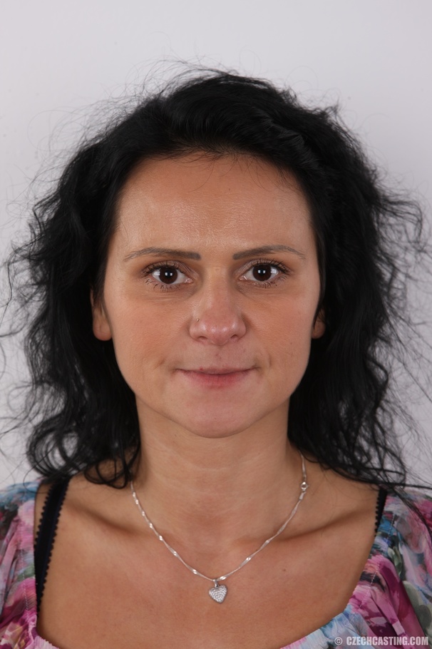 MILF chick takes off her multi-colored flor - XXX Dessert - Picture 1