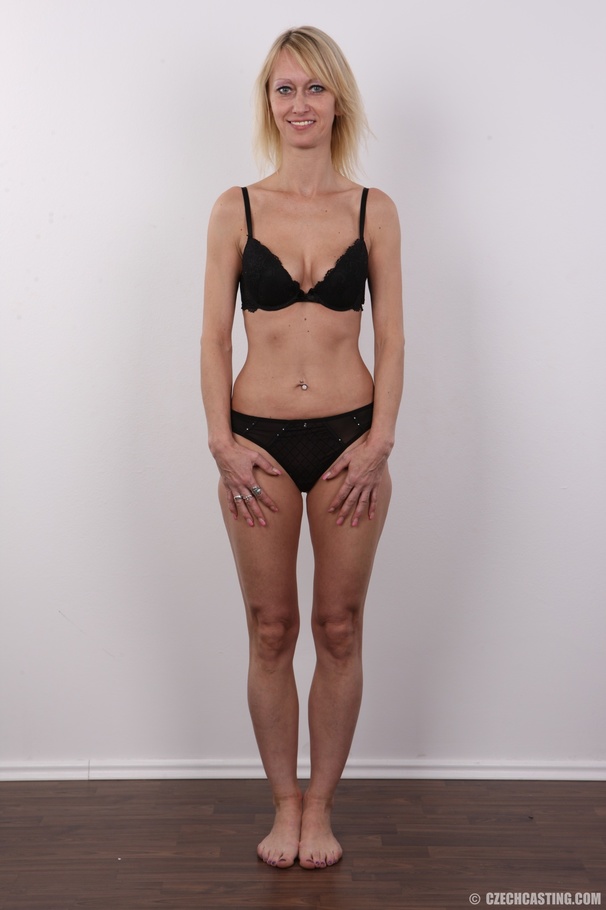 Skinny blonde displays her MILF body in wil - XXX Dessert - Picture 7