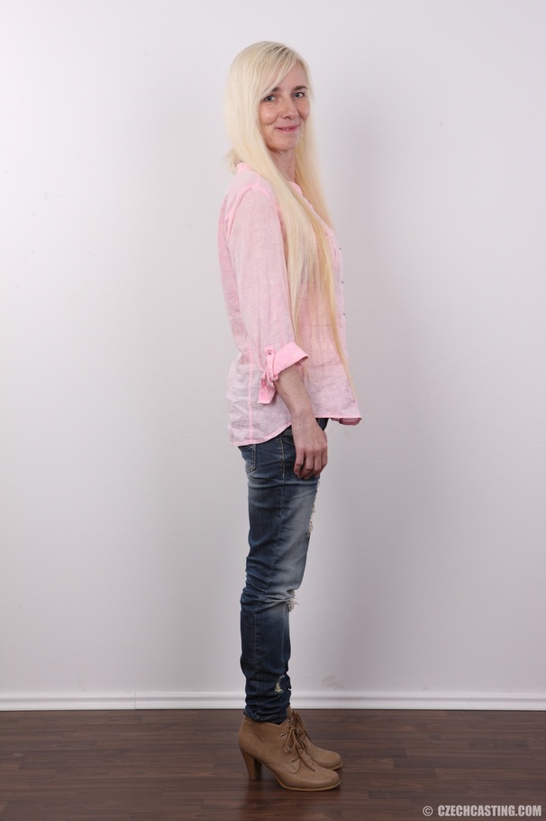 Skinny old chick with blonde hair slowly pe - XXX Dessert - Picture 3