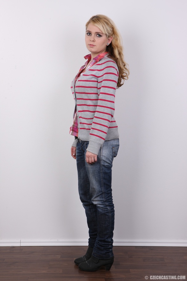 Cute babe wearing red and gray stripe sweat - XXX Dessert - Picture 3