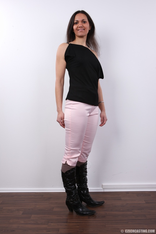 Hot babe loves to pose and tease while taki - XXX Dessert - Picture 2