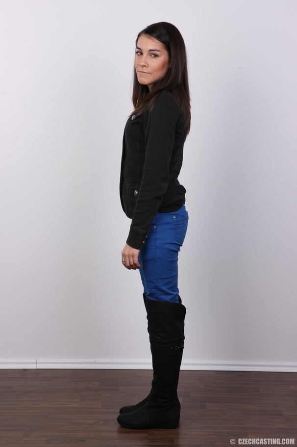 Hot chick getting naked as she removes her  - XXX Dessert - Picture 3