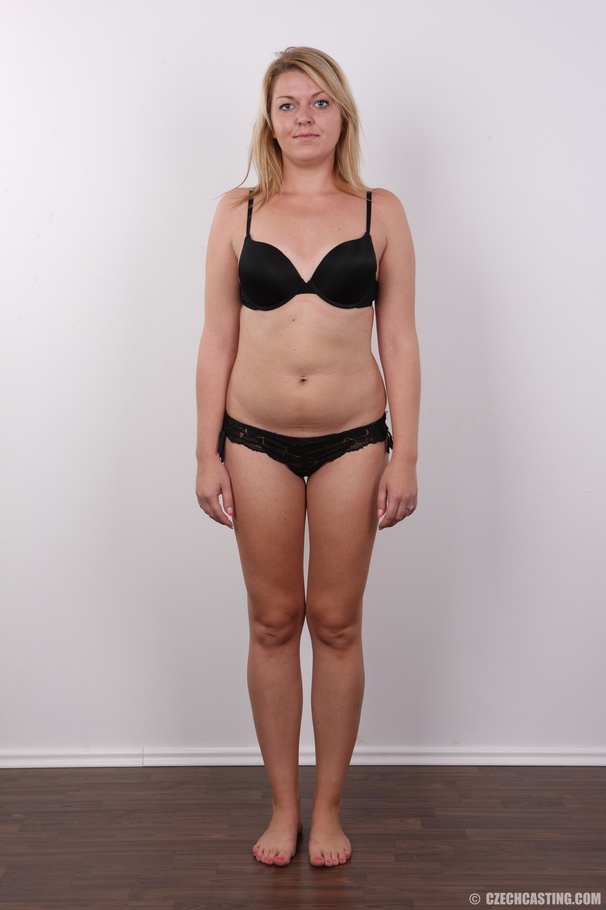 Blonde hottie wearing black sleeveless shir - XXX Dessert - Picture 5