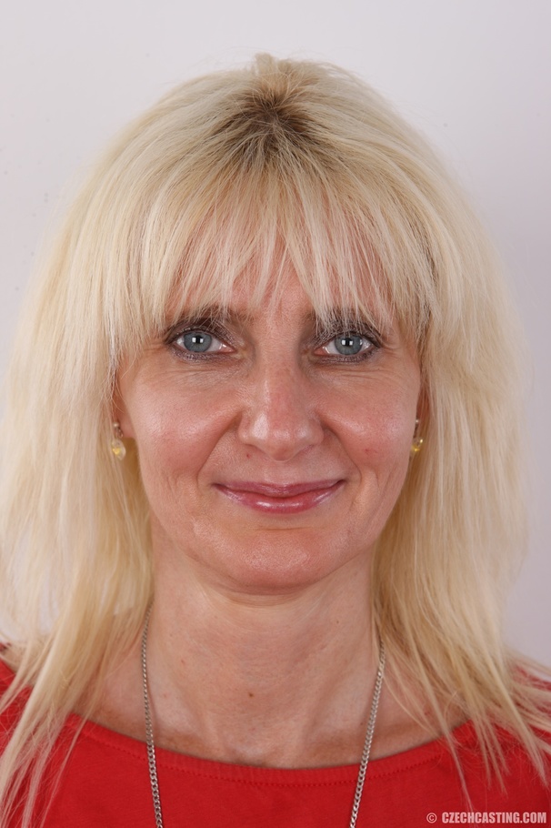 Mature chick takes off her red dress and br - XXX Dessert - Picture 1