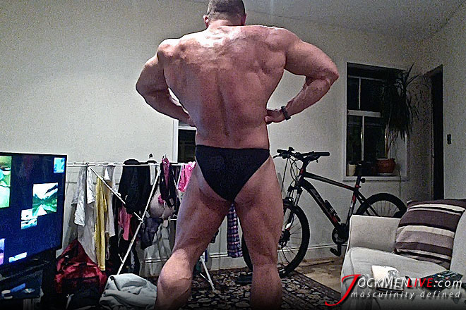 This bearded hung adores demonstrating his huge arms and pumped body - XXXonXXX - Pic 4