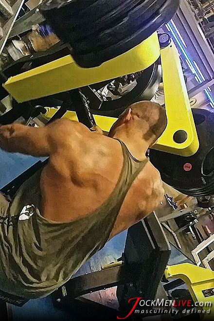 This bearded hung adores demonstrating his huge arms and pumped body - XXXonXXX - Pic 7