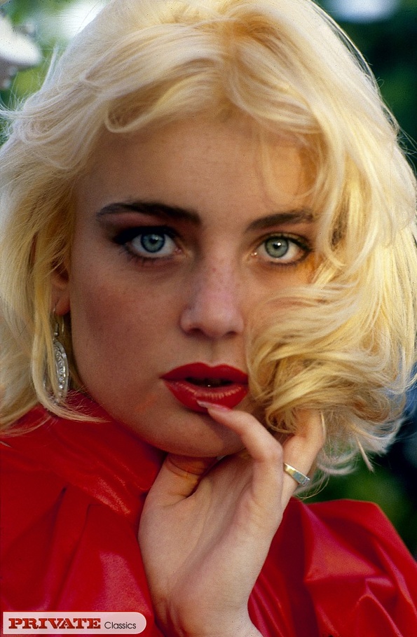 Stunning blonde displays her soggy boobs an - XXX Dessert - Picture 1