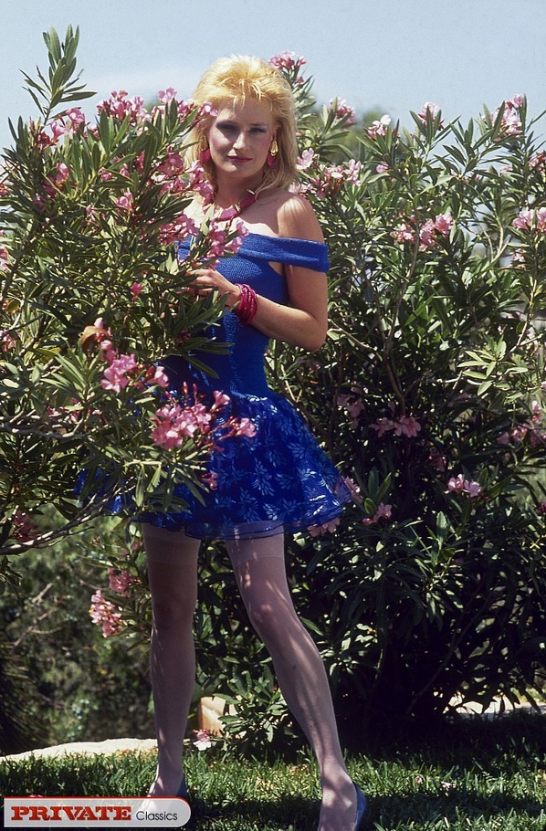 Gorgeous ladies loves to tease with their h - XXX Dessert - Picture 4