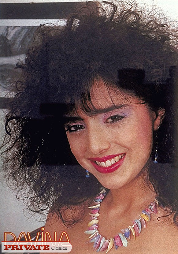 Elegant chick displays her juicy tits and r - XXX Dessert - Picture 9