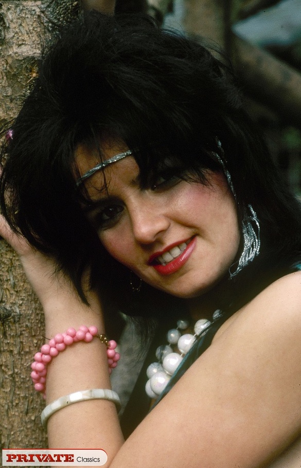 Beautiful babe wearing red blouse, yellow s - XXX Dessert - Picture 1