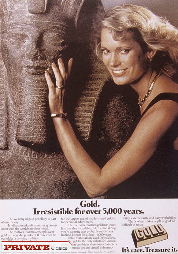 Luscious brunette wearing red corset and bl - XXX Dessert - Picture 1