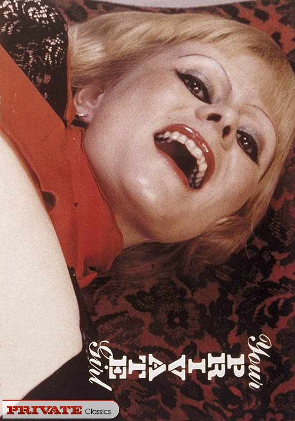 Stunning babe shows her pussy on a black an - XXX Dessert - Picture 8