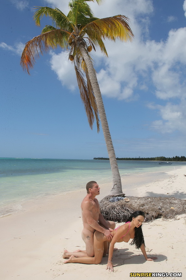 Fine beaver in a pink bikini gets hammered at the beach. - XXXonXXX - Pic 14