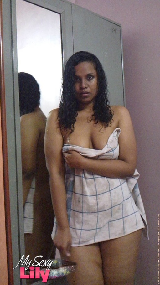 Indian hottie fresh from the shower takes off her blue and white checkered towel and bares her chubby body with soggy boobs and juicy big booty. - XXXonXXX - Pic 1