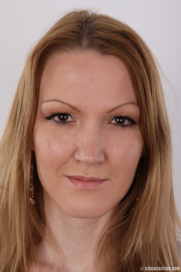 Adorable mare in a floral top and black leg - XXX Dessert - Picture 1