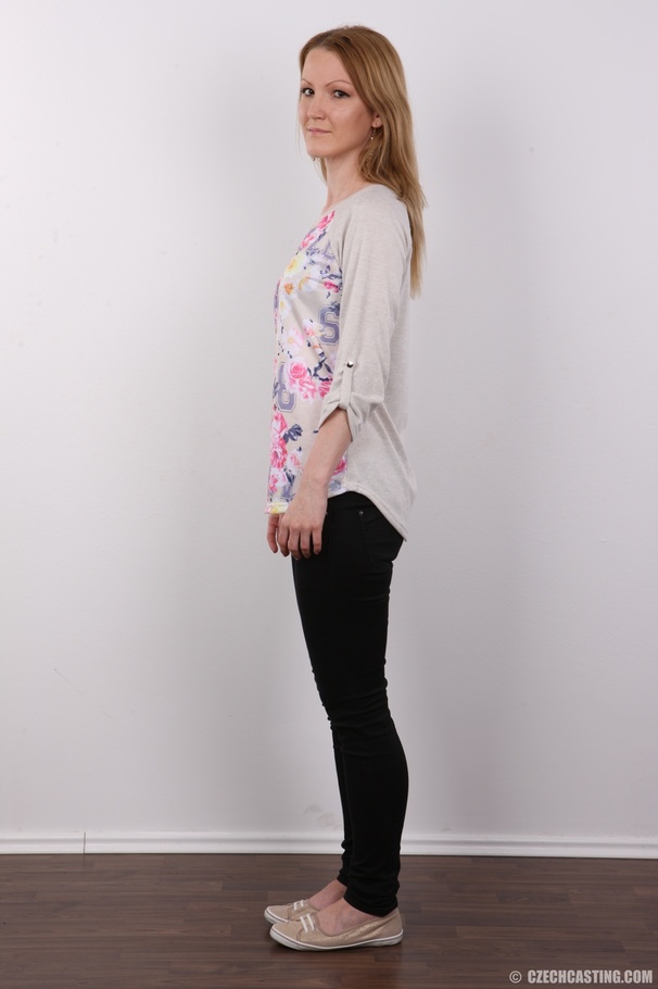 Adorable mare in a floral top and black leg - XXX Dessert - Picture 3