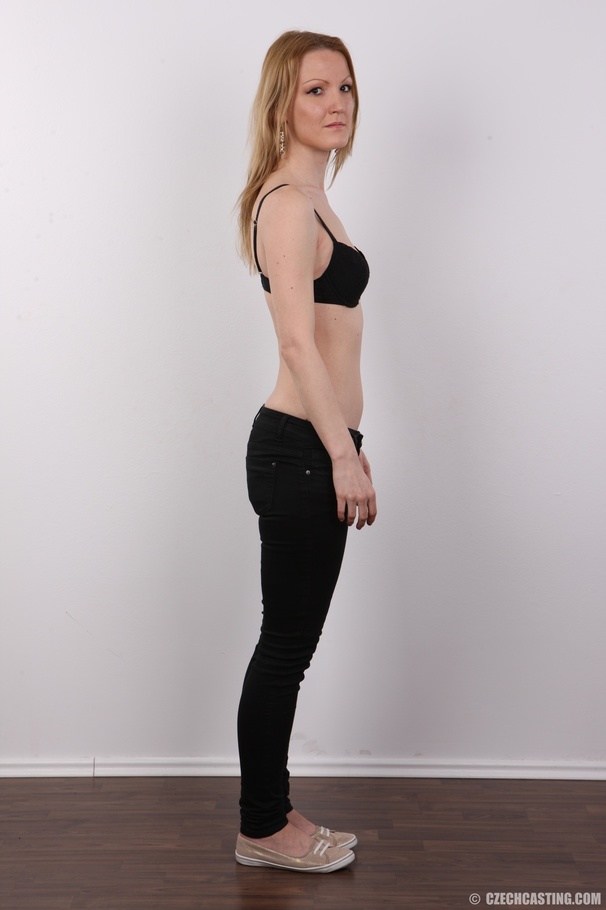 Adorable mare in a floral top and black leg - XXX Dessert - Picture 5