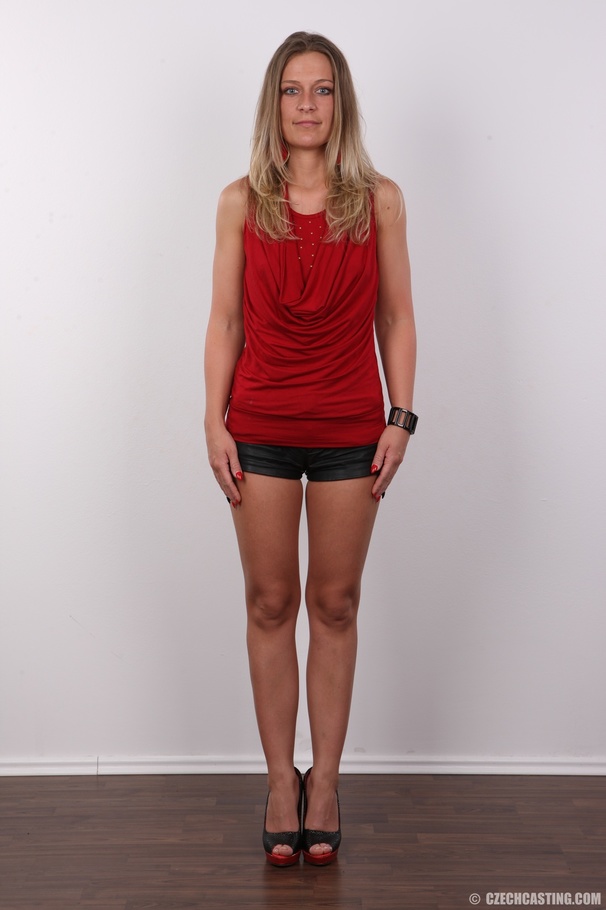 Knockout babe in a red top and denims short - XXX Dessert - Picture 2