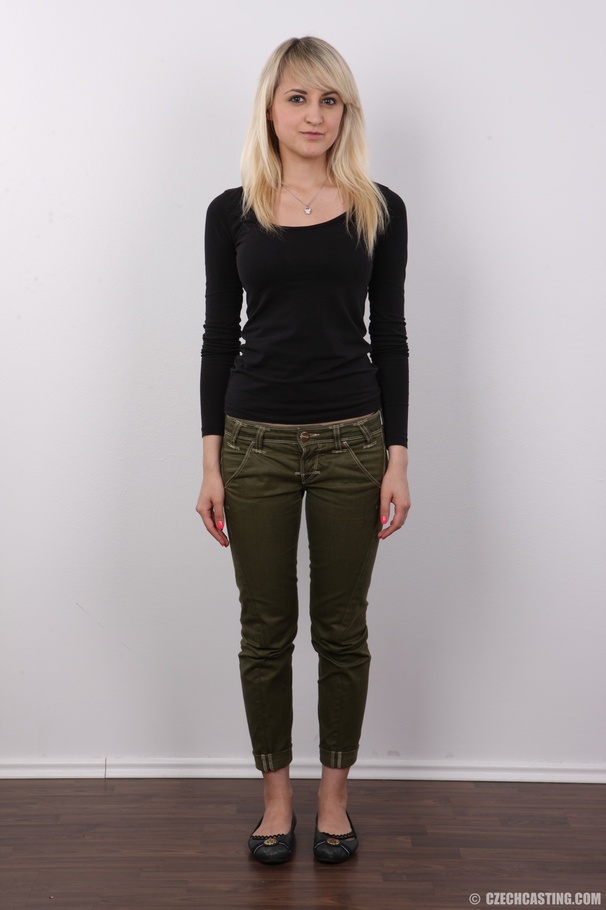 Remarkable tramp in a black long-sleeved to - XXX Dessert - Picture 1