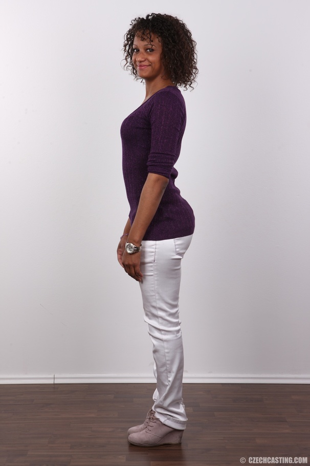 Beautiful ebony-skinned diva in a purple to - XXX Dessert - Picture 3
