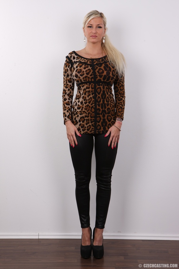 Enticing woman in a leopard print top and b - XXX Dessert - Picture 2