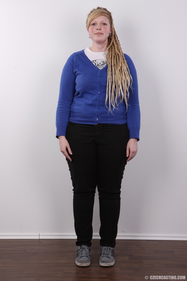 Divine beav with a hefty body wearing a blu - XXX Dessert - Picture 2